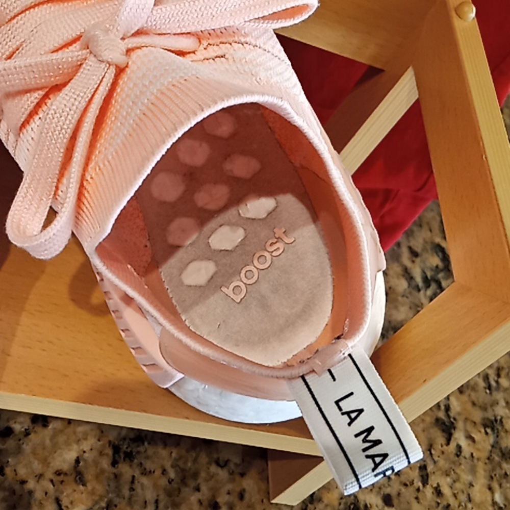 ADIDAS Originals Womens Primeknit Sneakers Style Code AQ1119. Size 6. Light Pink - Picture 7 of 16